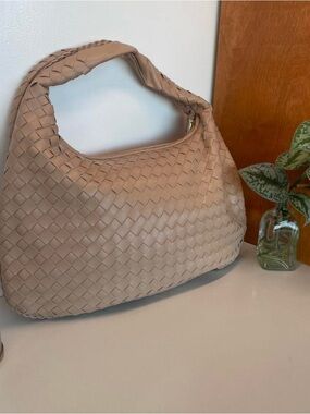 Urban Expressions Woven Hobo Bag in Taupe
